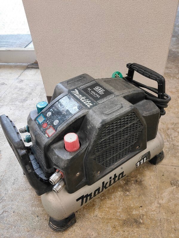 ◎マキタ(Makita) エアコンプレッサ(黒) (50/60Hz) AC462XLB 自動停止まで約４分５５秒 エア漏れなし