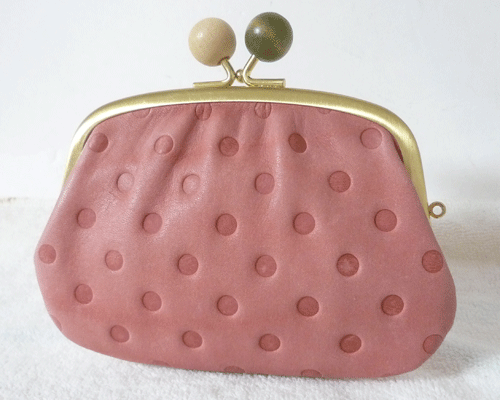 ボックス21 box21 レザー ライトピンク 猫、英字ロゴ、ドット柄型押し 小銭入れ がま口コインケース_画像2