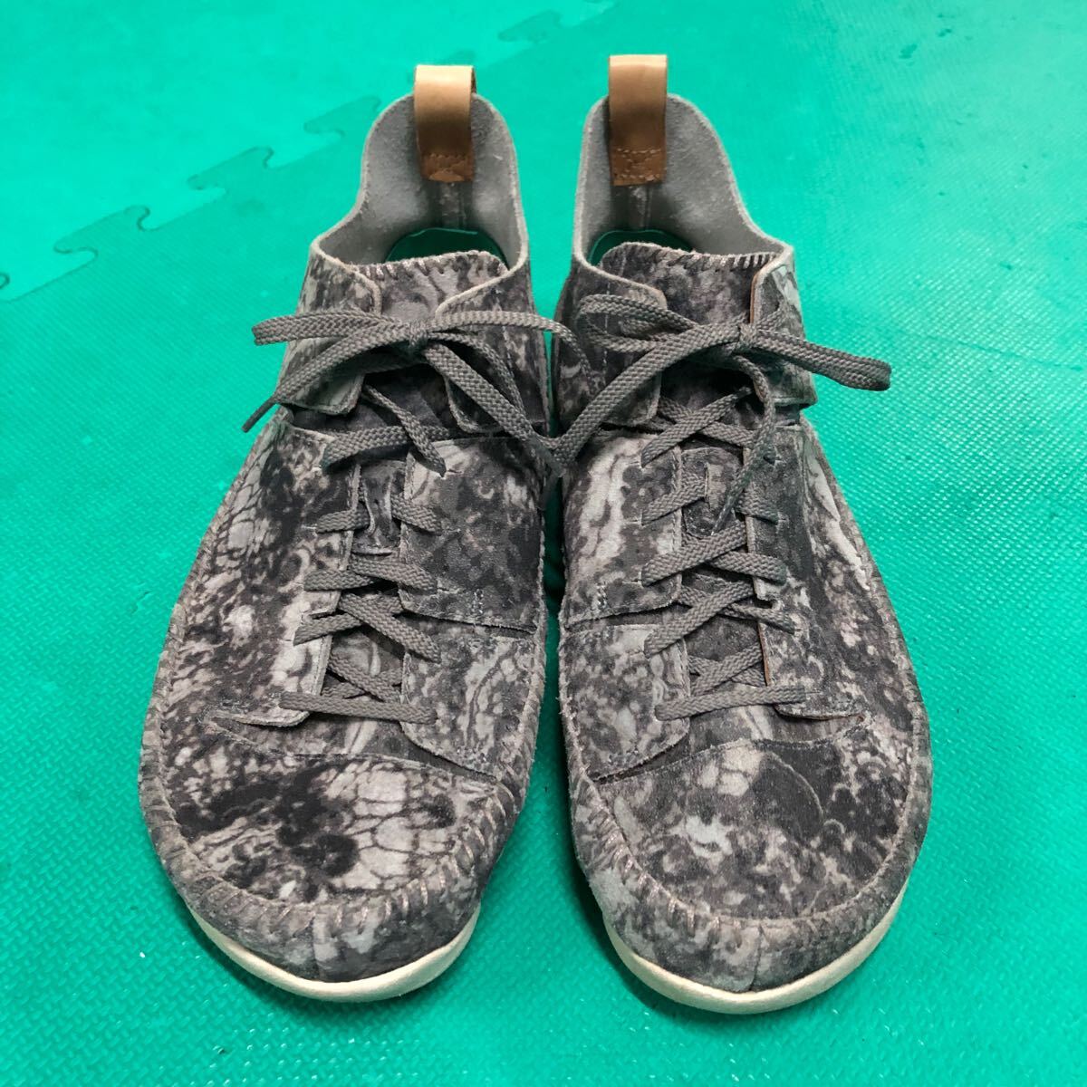 クラークス トライジェニック フレックス グレー US10 大きめ 美中古 Clarks Trigenic Flex 27cm レザー スニーカー 灰 古著 スニーカー