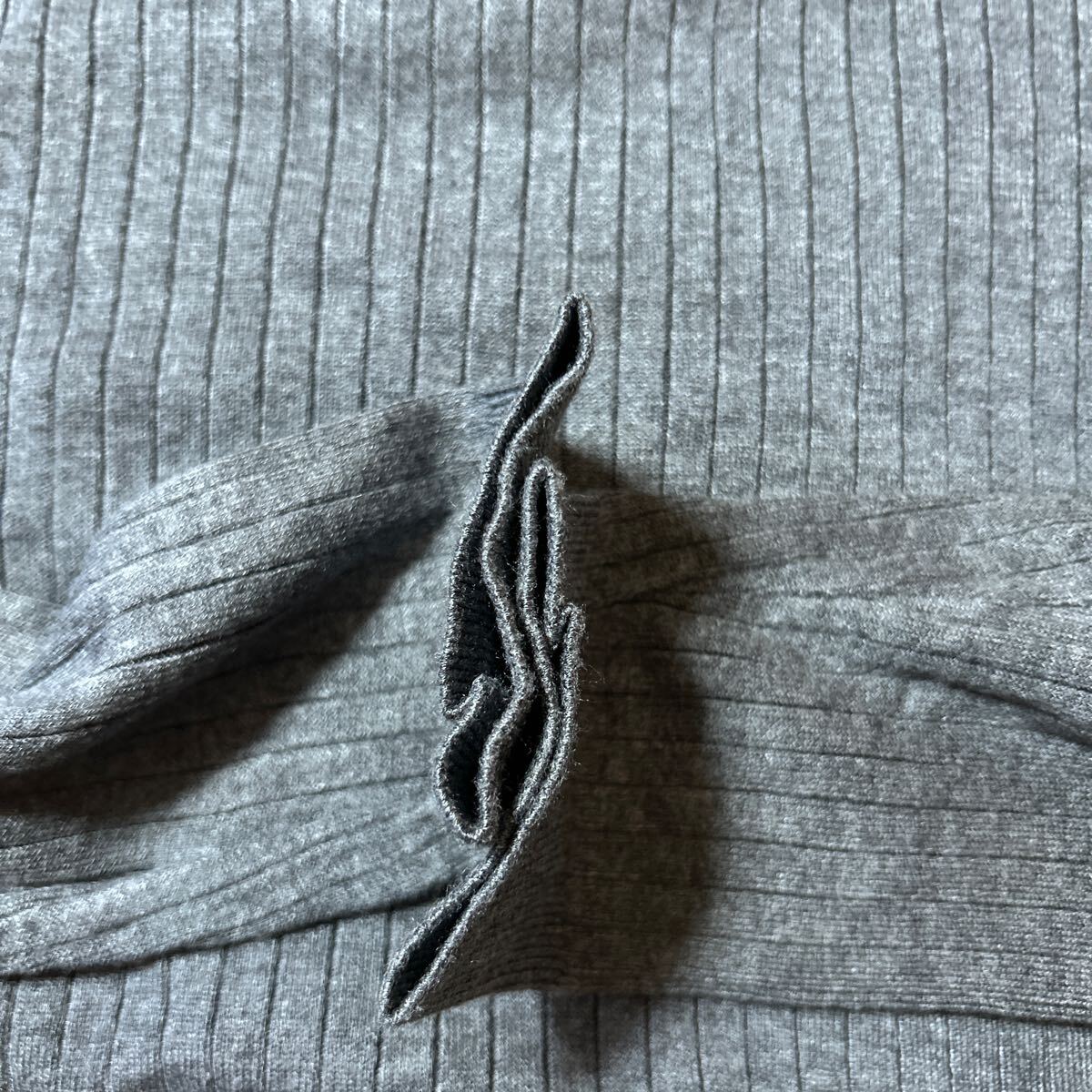 GU ジーユー トップス 長袖ニットセーター 無地グレー レディース サイズ XL レーヨン80%ナイロン20% woman 新品 未使用品 送料無料_画像6