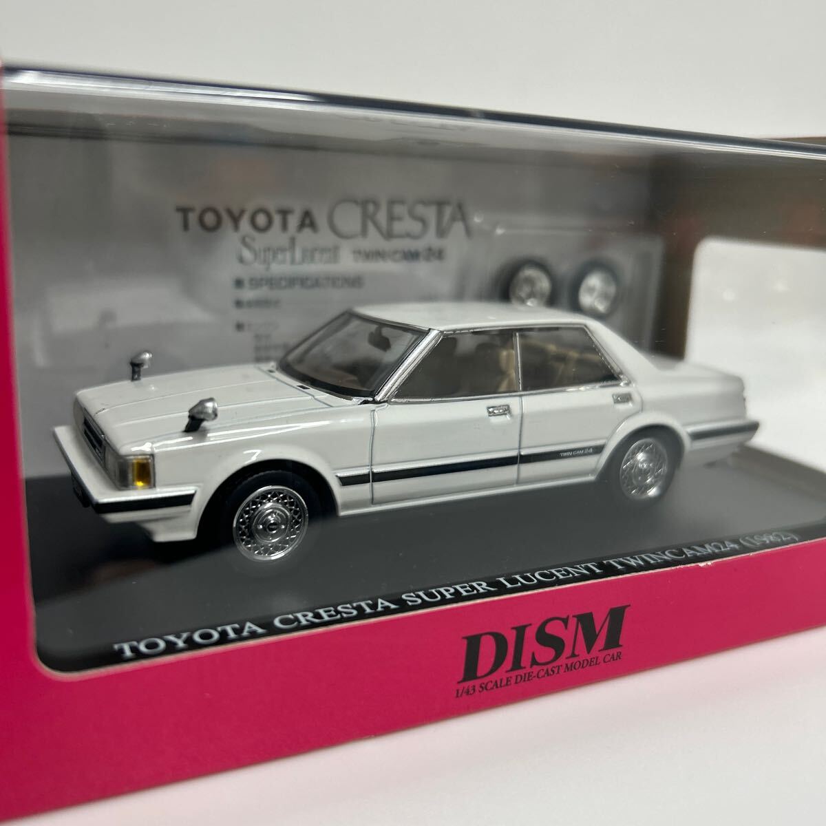 DISM 1/43 TOYOTA CRESTA Super Lucent Twincam 24 GX61 1982 DISM 1/43 TOYOTA CRESTA Super Lucent Twincam 24 GX61 1982