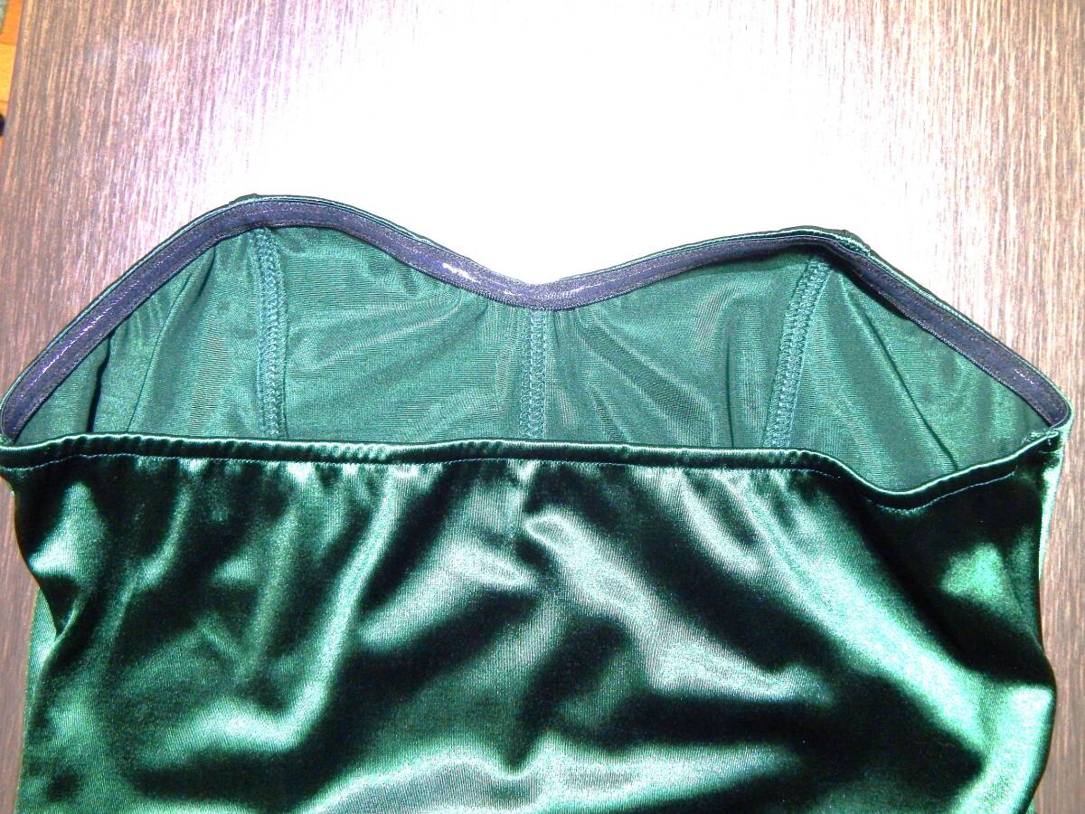  green tsurutsurutekateka. tube top lustre body suit L size 