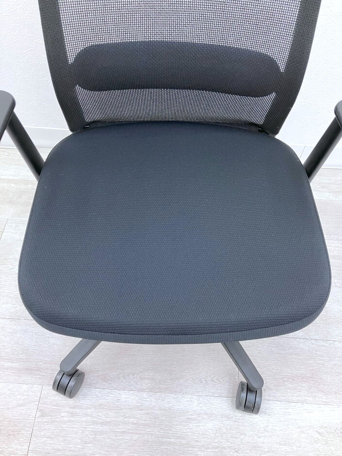 コクヨ Monet（モネット）シリーズ 固定肘付モネットチェア C03-B112W-B W580xD490xH880-970mm アウトレット品