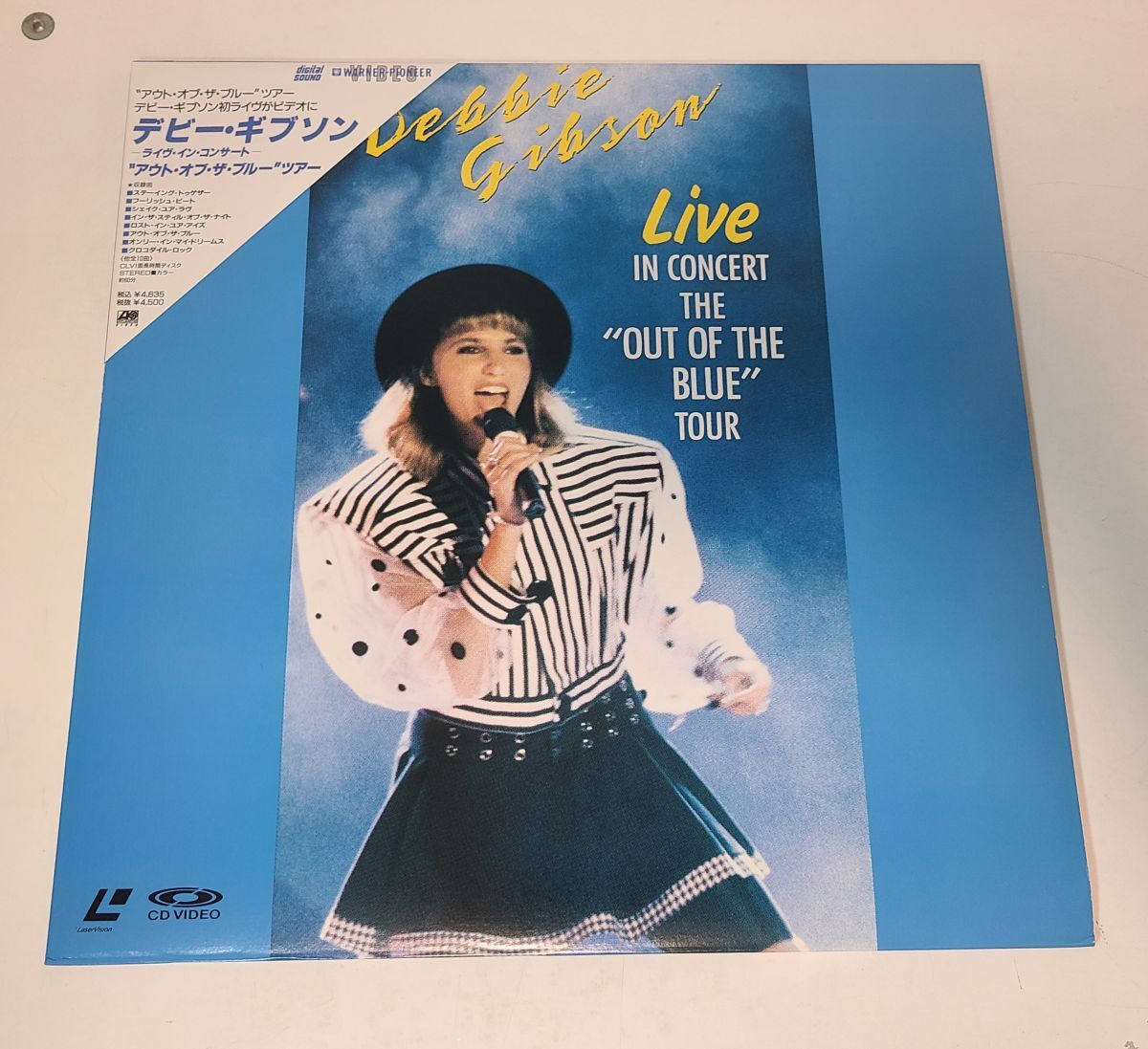 LD / デビー・ギブソン　ライヴ・イン・コンサート　アウト・オブ・ザ・ブルー・ツアー / DEBBIE GIBSON / 45P6-9033【M005】