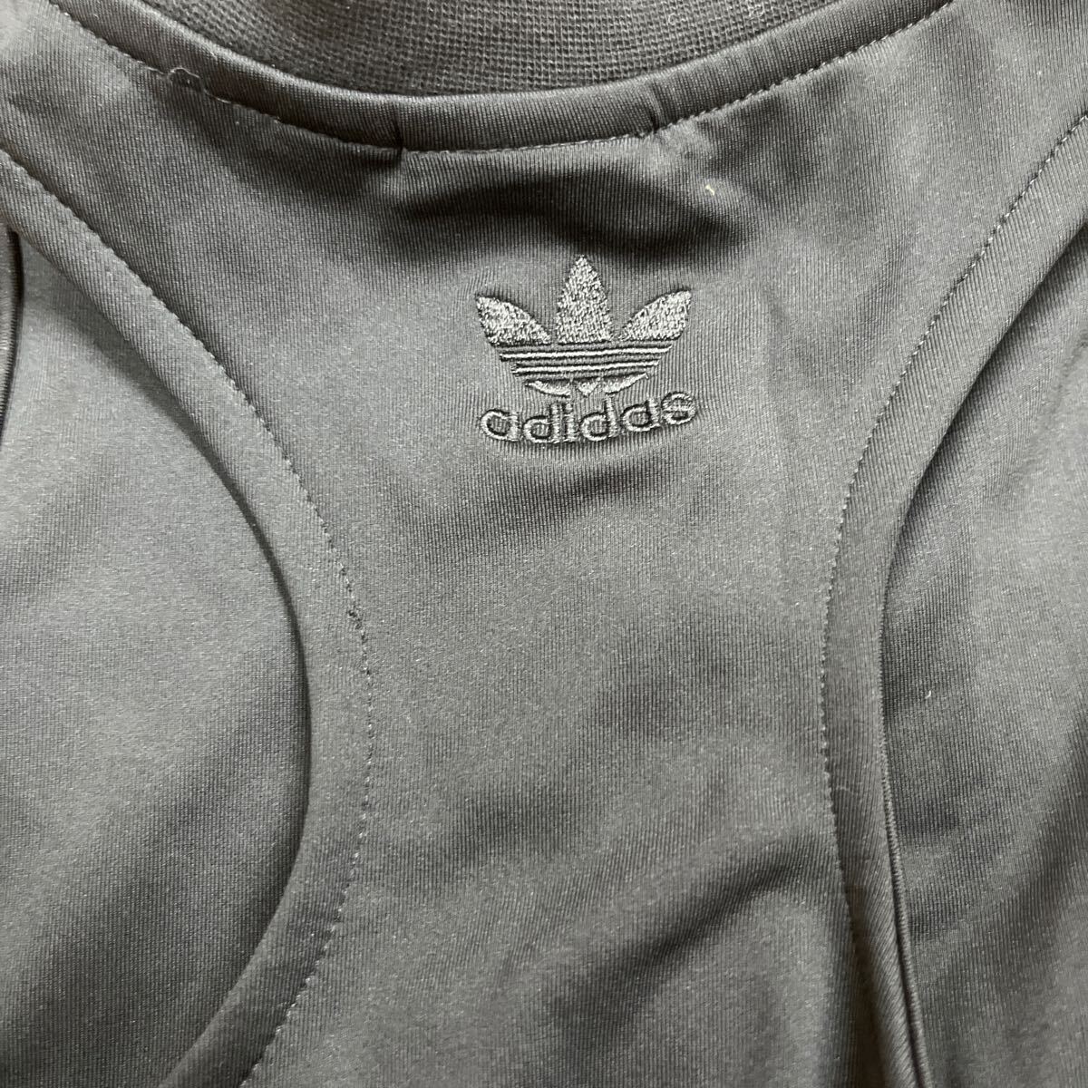  супер стоимость лот меньше размер adidas Lady's передний Zip рукав отсутствует Jump костюм S размер чёрный новый товар померить только 
