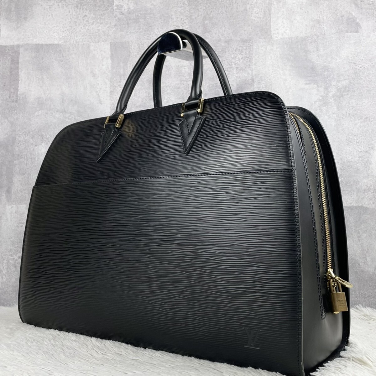 美品 LOUISVUITTON ルイヴィトン ビジネスバッグ ハンドバッグ 美品 LOUISVUITTON ルイヴィトン ビジネスバッグ ハンドバッグ