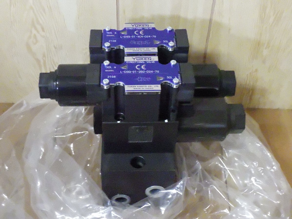 【油研】MMC-01-2-40■電磁切換弁■L-DSG-01-3C4-D24-70/L-DSG-01-2B2-D24-70■未使用