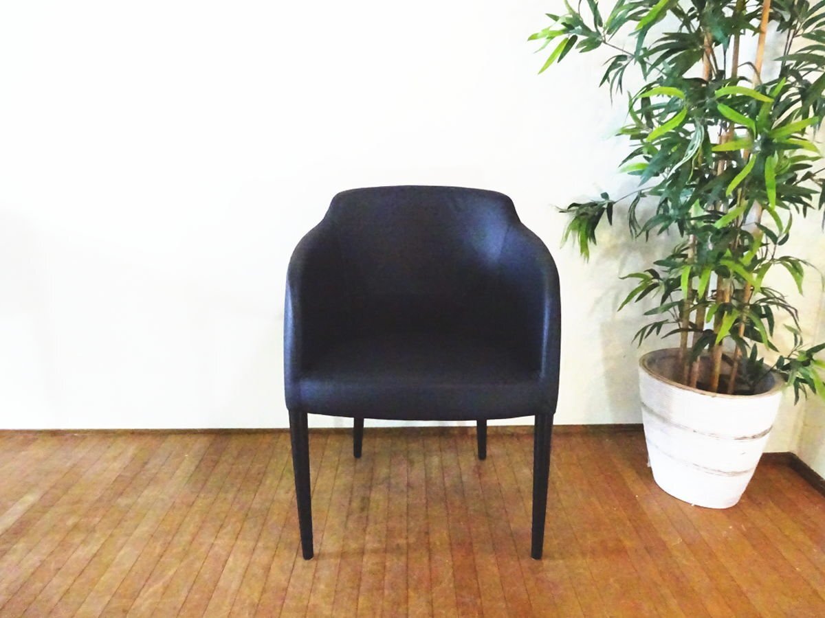 osk061219 【美品】 ＩＤＣ大塚家具 (erba/エルバ・イタリア) エモジオーネ ダイニングチェア 総革・ブラック ①