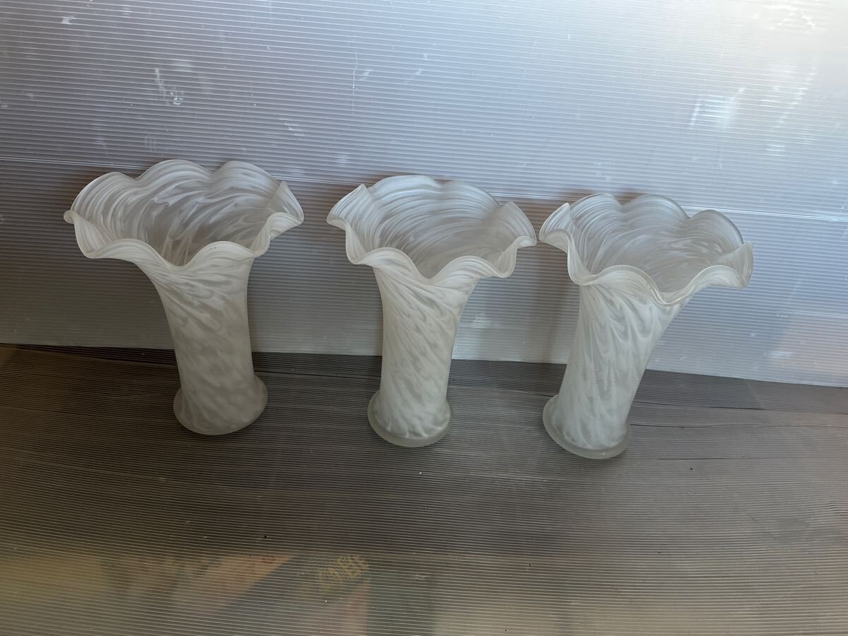 送料込み 古い 中古 ガラス 花瓶 同じ形の3個セット ⑧ レトロ 、 フラワーベース 花器 レトロ クリスタル 工芸品