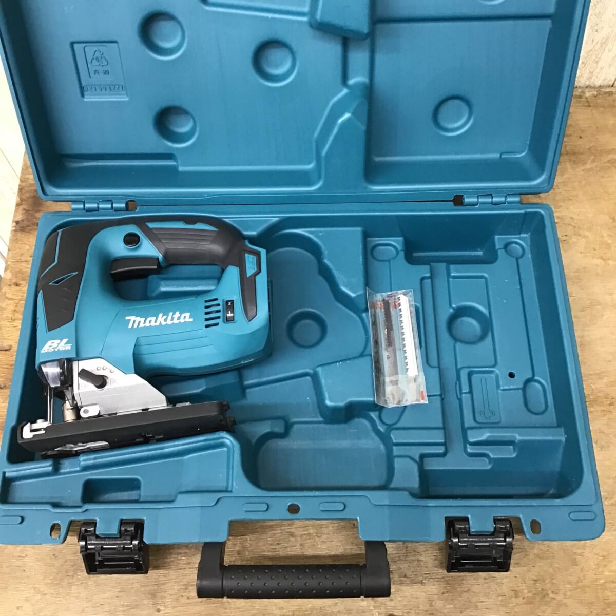 【美品】★マキタ(makita) 18Vコードレスジグソー JV182DZK 本体のみ