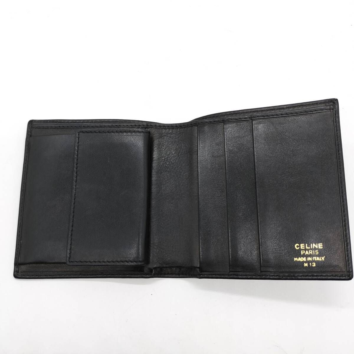 洗練された上品さ CELINE セリーヌ 二つ折り財布 ゴールドリング 洗練された上品さ CELINE セリーヌ 二つ折り財布 ゴールドリング