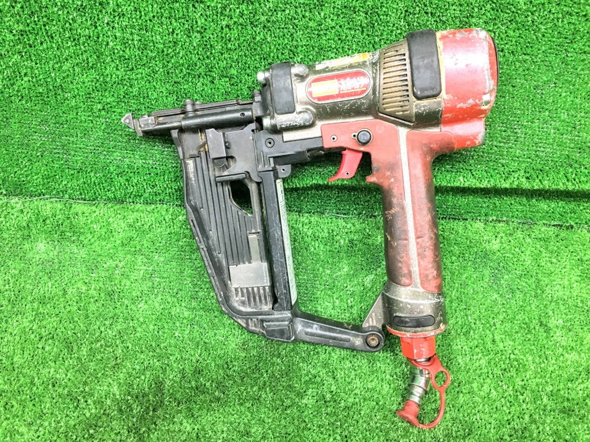 ②中古品 MAX マックス 高圧 57mm フロアタッカ HA-57/957Tフロア ※本体のみ