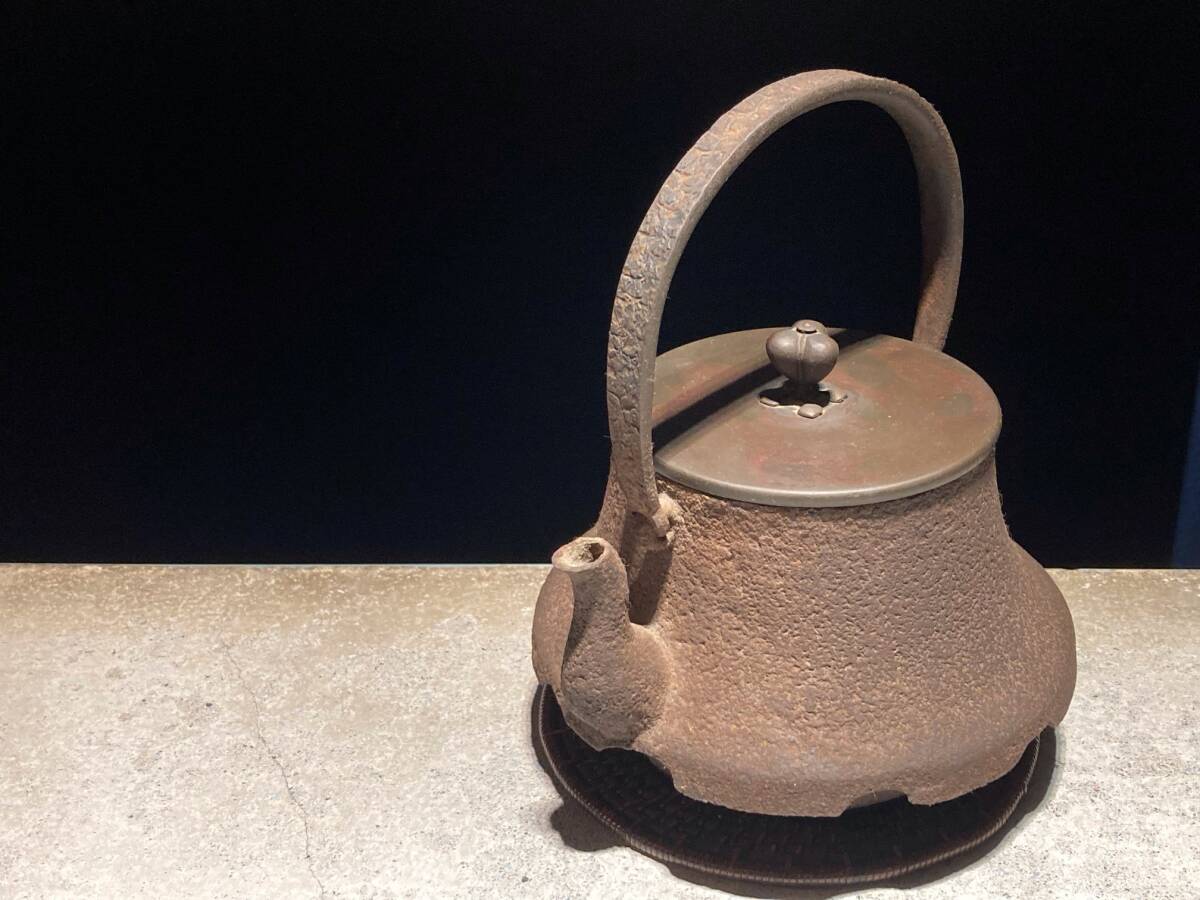 豪奢な 鉄瓶 恒」漢字斯如法之彫 銅蓋 湯沸 急須 鉄壺 時代煎茶道具 鉄瓶