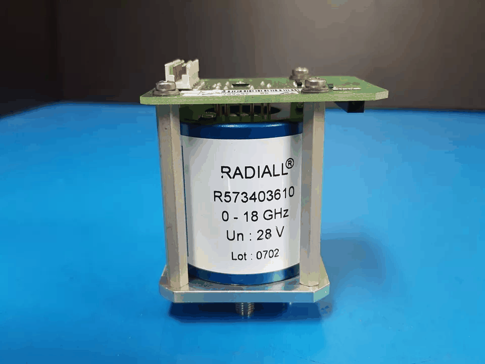 「NBC」Radiall R573403610 SPnT multiport switches 18GHz (4831)