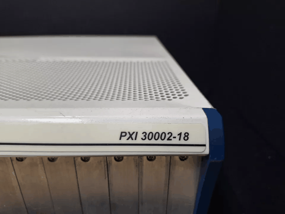 [NBC]「現(xiàn)狀販売」Aeroflex PXI 300012-18, 18 Slot Chassis (中古 7DC4)