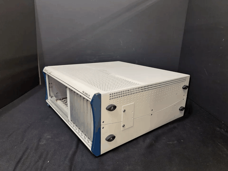 [NBC]「現(xiàn)狀販売」Aeroflex PXI 300012-18, 18 Slot Chassis (中古 7DC4)