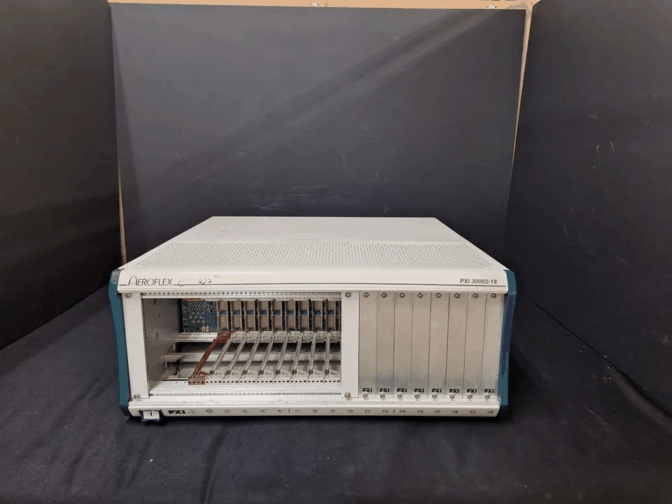 [NBC]「現(xiàn)狀販売」Aeroflex PXI 300012-18, 18 Slot Chassis (中古 7DC4)