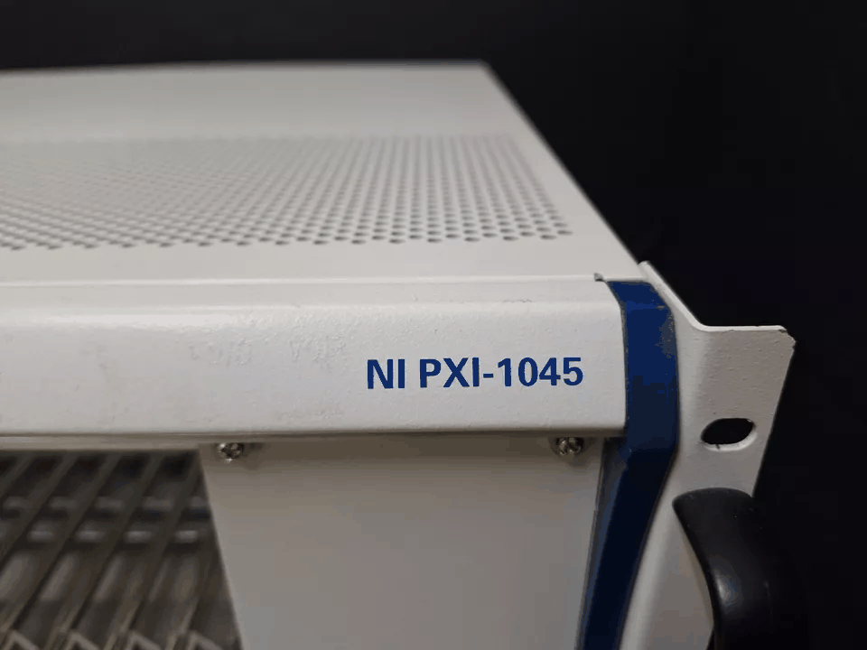 [NBC]「現(xiàn)狀販売」NI PXI-1045 (P/N: 189105F-01) Chassis (中古 4B4D)