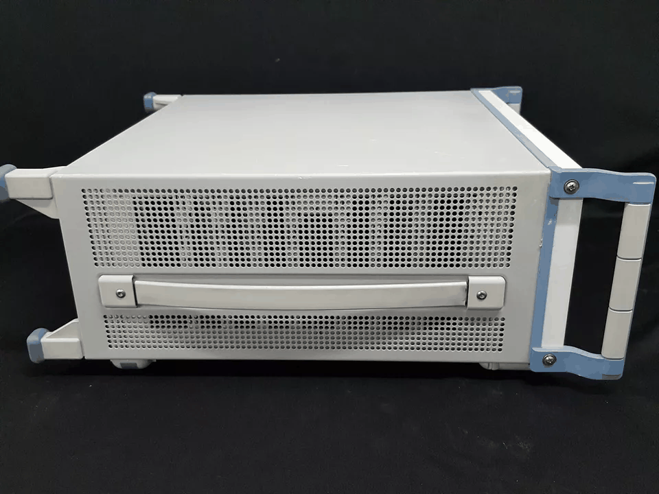 [NBC] R&S CMU200: 無線機テスタUniversal Radio Communications Tester (105221)