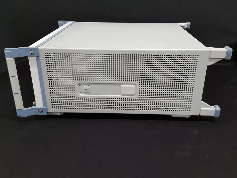 [NBC] R&S CMU200: 無線機テスタUniversal Radio Communications Tester (105221)