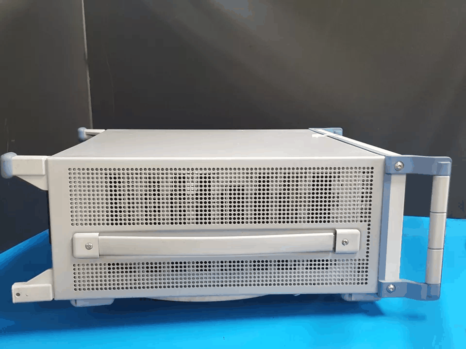 [NBC] R&S CMU200: 無線機テスタUniversal Radio Communications Tester (100585)