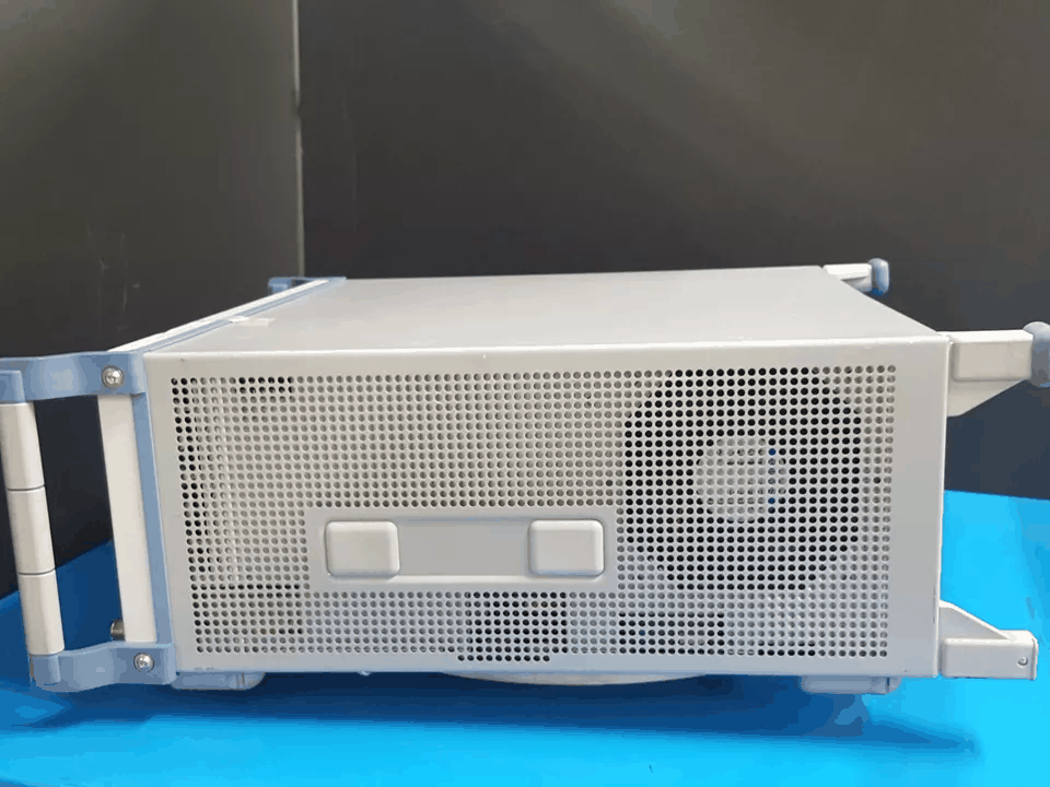 [NBC] R&S CMU200: 無線機テスタUniversal Radio Communications Tester (100585)