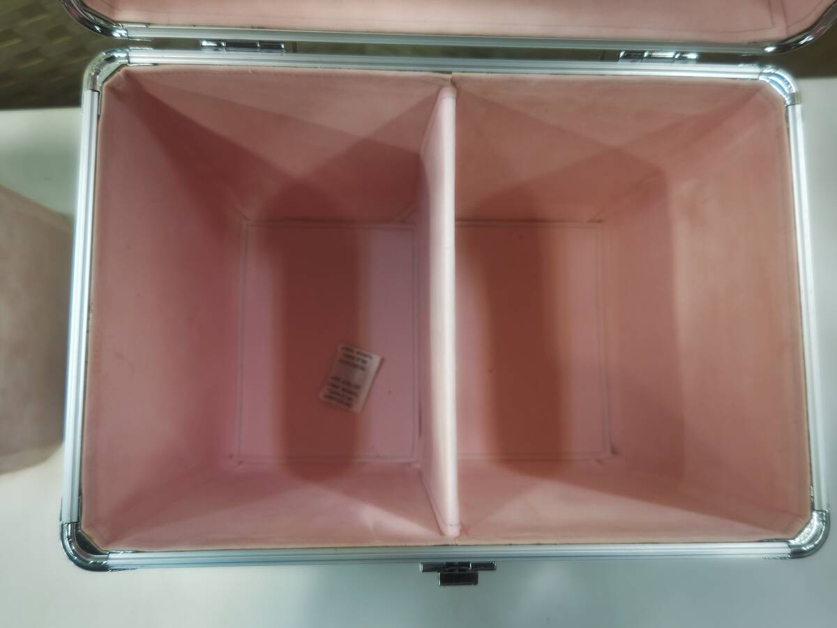 あ//つH2785【良品?保管品】アルミ　コスメ　BOX MB-1008 鍵付き　卓上ドレッサー　メイクボックス　