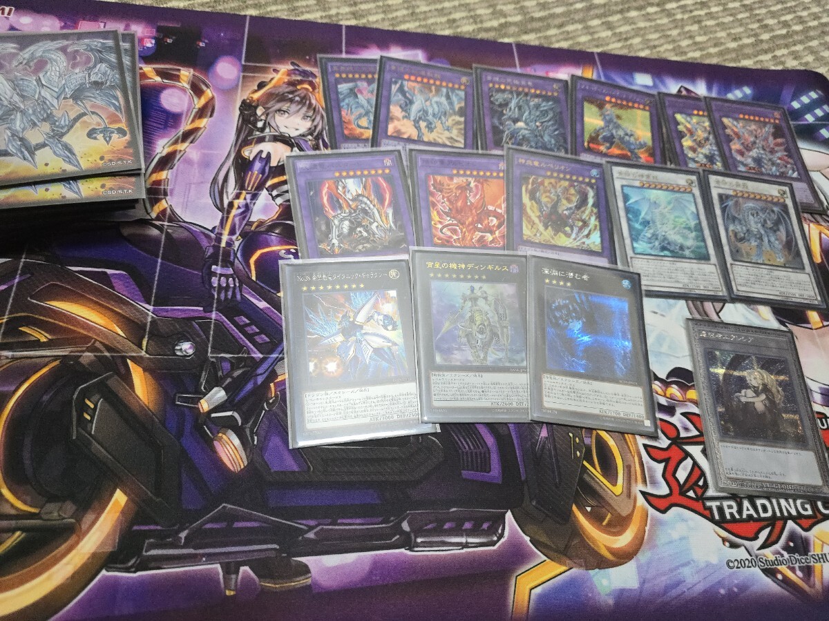 今年人気のブランド品や 遊戯王 5デッキ+α引退品 トレカ まとめ売り