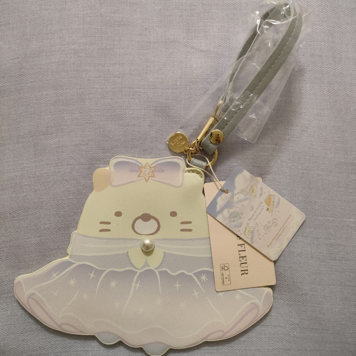 新品　未使用　美品　メゾンドフルール　すみっコぐらし　パスケース　ねこ　ドレス　パール　メゾフル