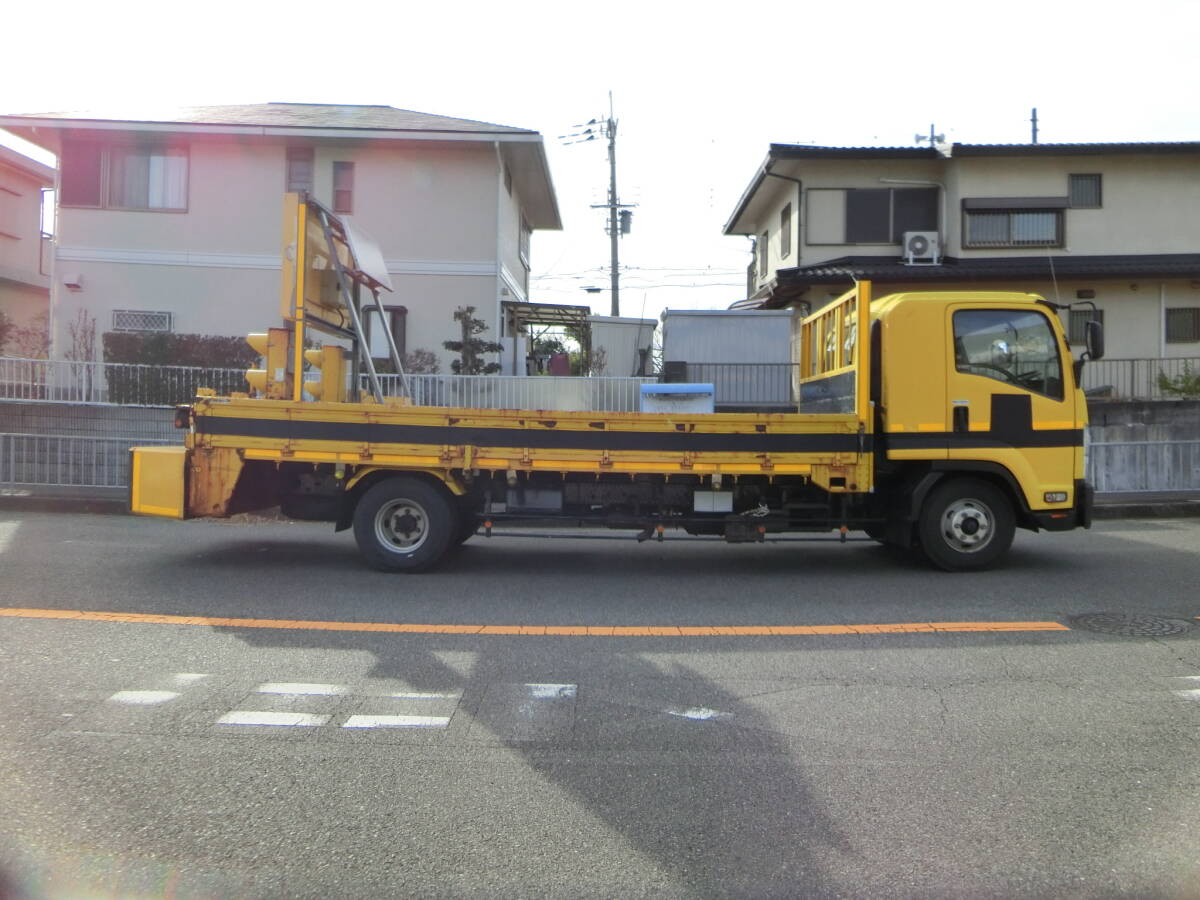 3つの約束☆絶対に安い☆程度の良いトラック☆スピーディー納車☆H25☆６MT☆道路作業(yè)車☆電光掲示板☆ETC☆ソーラーパネル☆荷臺(tái)鉄板