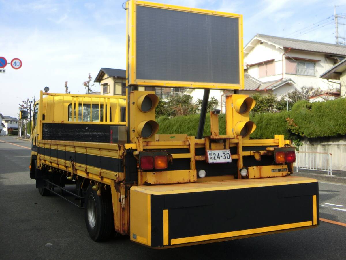 3つの約束☆絶対に安い☆程度の良いトラック☆スピーディー納車☆H25☆６MT☆道路作業(yè)車☆電光掲示板☆ETC☆ソーラーパネル☆荷臺(tái)鉄板