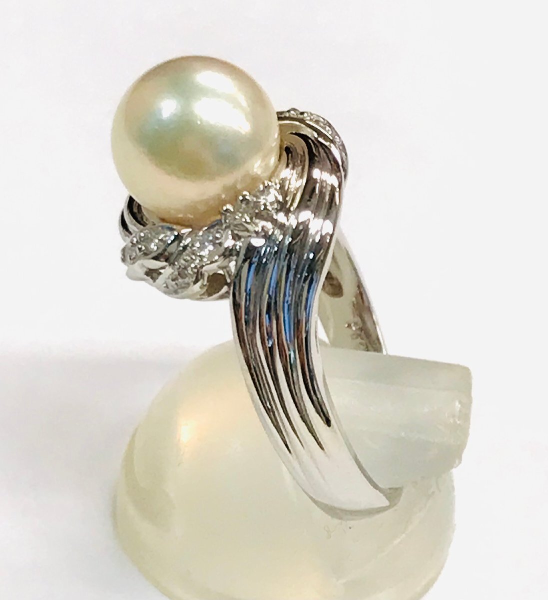 qoj.Z2F05　Pt900　プラチナ　真珠　パール9.0㎜多摩　だイヤリング　枠石0.10ct　14號