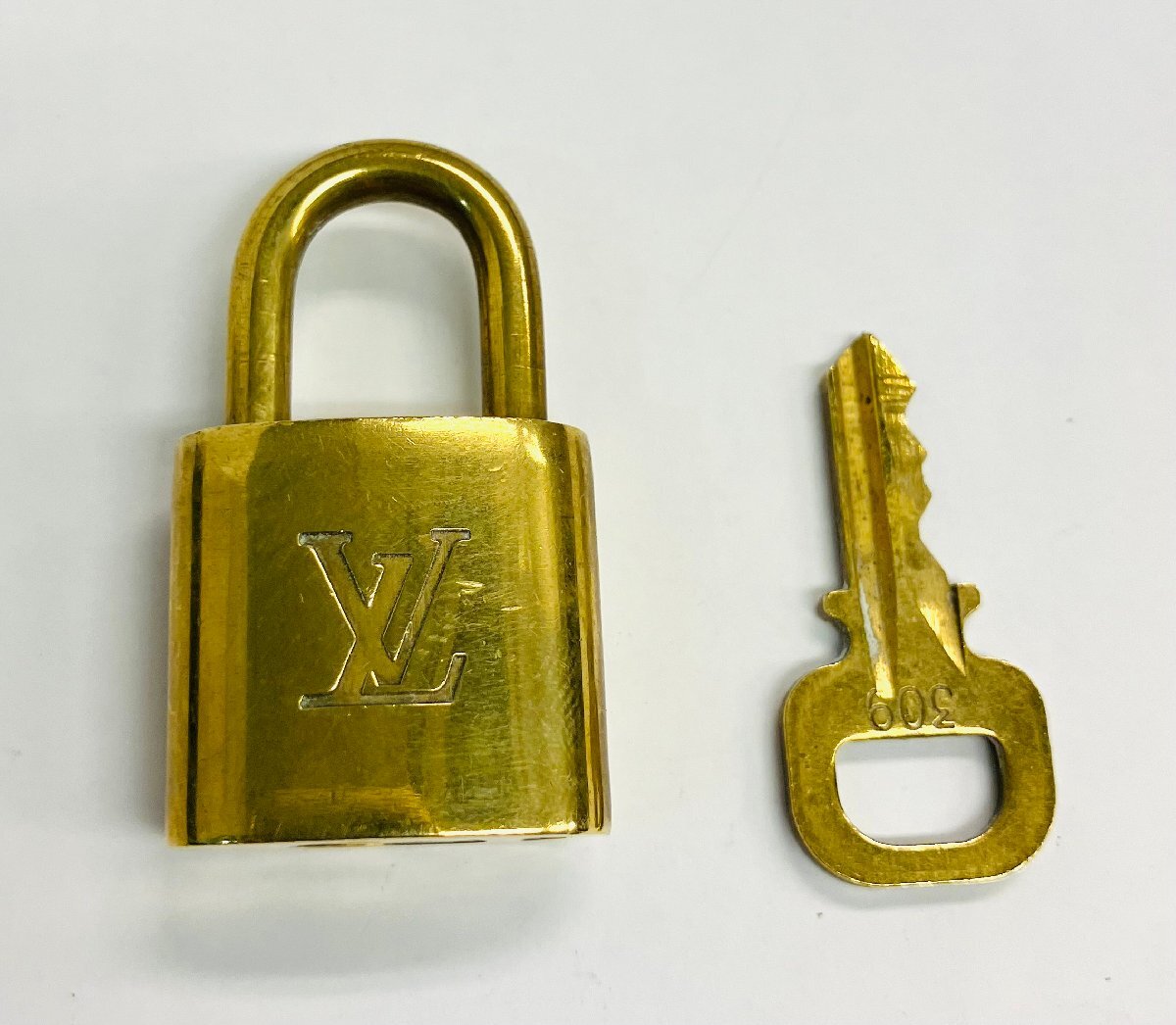 qob.Z5U02 Louis * Vuitton LOUIS VUITTONkatena юг столица таблеток ключ 309