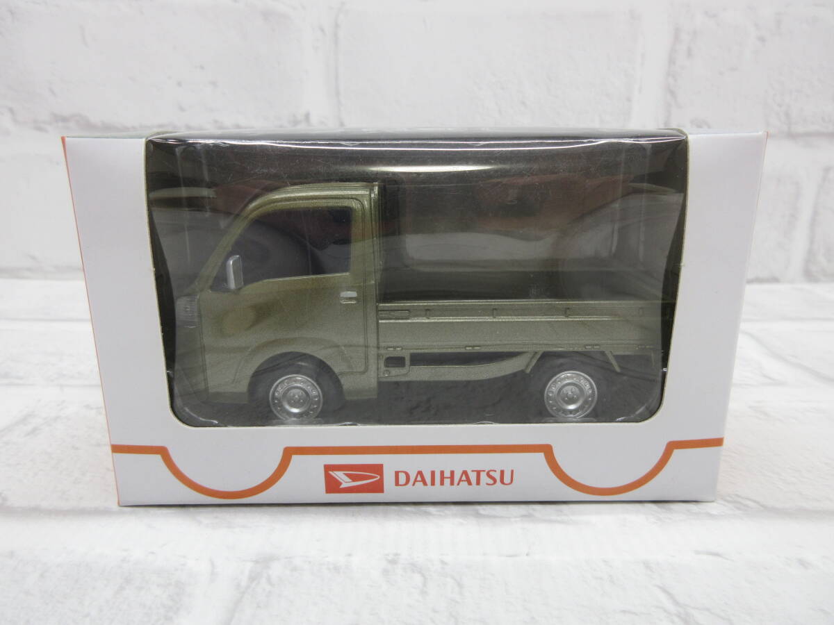 ミニカー　ダイハツ　ハイゼットトラック HIJET TRUCK　プルバックカー　オフビートカーキメタリック　非売品　カラーサンプル