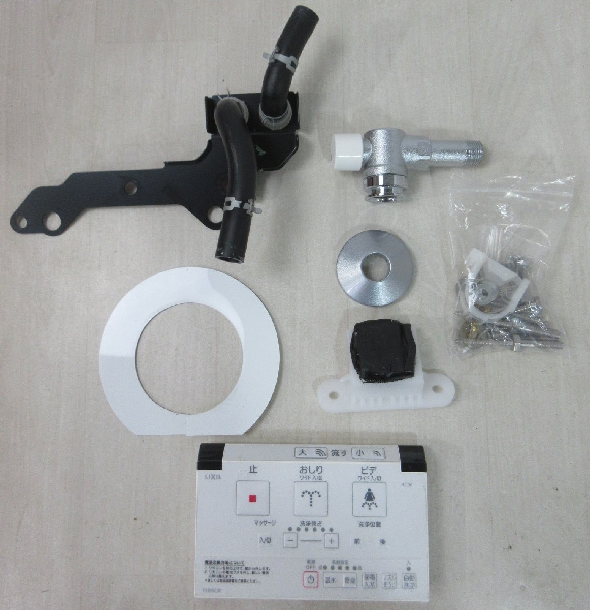 Yahoo!オークション - 7370 激安中古 リモコン付 LIXIL ベーシア Yahoo!オークション - 7370 激安中古 リモコン付 LIXIL ベーシア