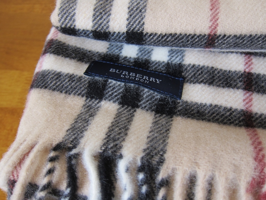 BURBERRY バーバリー　ウール大判ひざ掛け(75×150フサ含む)　ラムウール100% 　ベージュチェック柄　西川産業(yè)　未使用