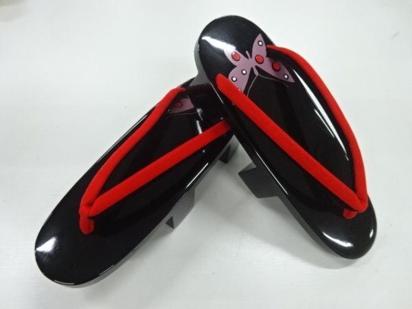 ys7219998; 宗sou 未使用品　蝶模様桐下駄（23センチ）【リサイクル】【着】