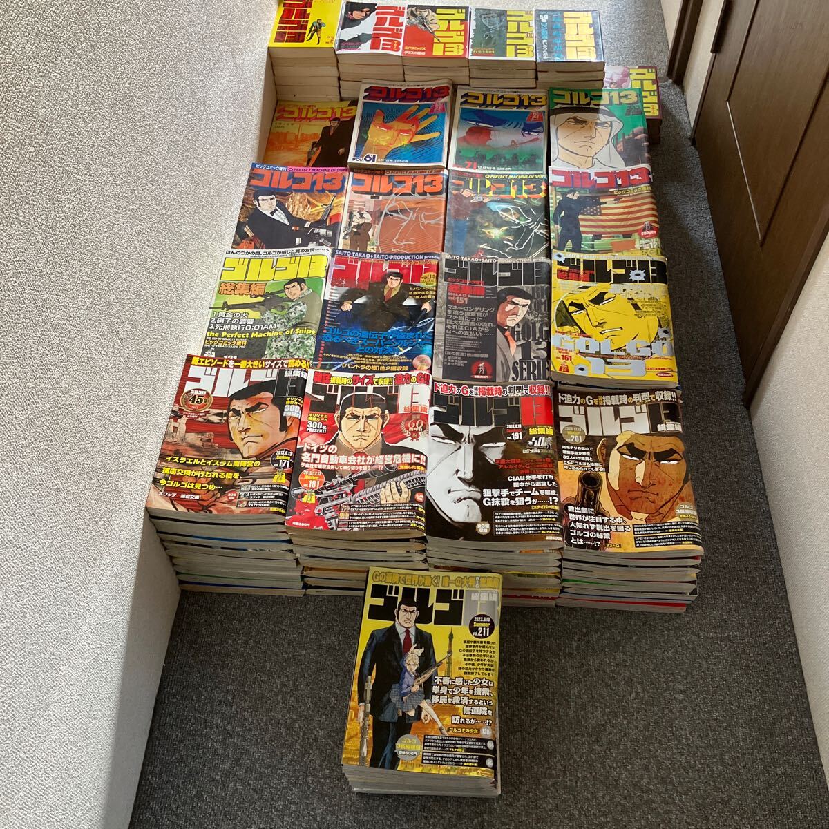 【B5多数】ゴルゴ13全巻セット【54〜56.58〜最新刊217までは貴重な小学館のB5サイズ】さいとうたかを
