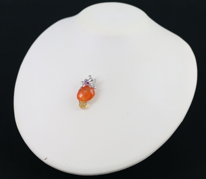 ファイアオパール 15.23ct サファイア 0.28ct ペンダントトップ ファイアオパール 15.23ct サファイア 0.28ct ペンダントトップ