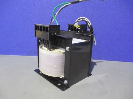 中古 TOYOZUMI isolation transformer SD21-03KB 絶縁トランス 中古 TOYOZUMI isolation transformer SD21-03KB 絶縁トランス
