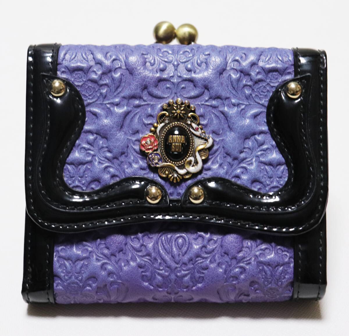 【アンティーク調のデザイン♪】アナスイ 折りたたみ財布 ANNA SUI アナスイ》新品訳有【巳年に蛇モチーフの財布を