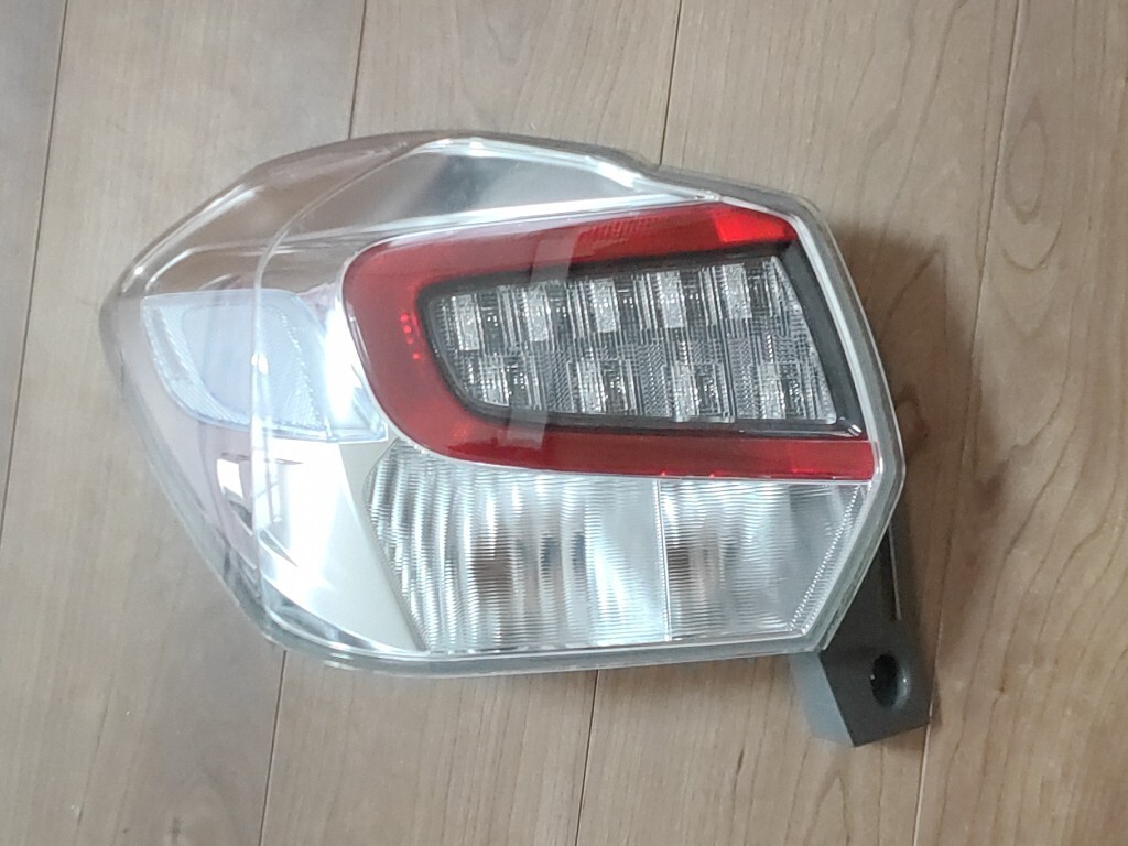 希少 GP系スバルXV HV純正クリヤLEDテール左右セット