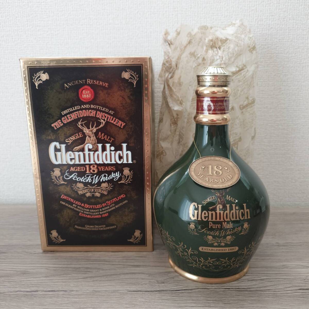 105251古酒〇未開栓 グレンフィディック18年 緑 陶器ボトル 105251古酒〇未開栓 グレンフィディック18年 緑 陶器ボトル