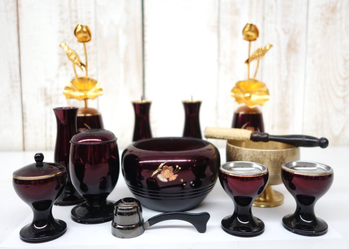 伝統工芸　工芸美術　 　高級現代仏具揃　 ＊お鈴　常花付　豪華セット　 ＊お色　ワイン系　紫　光沢 　彫金　桜花図 ＊仏壇　仏具　佛具
