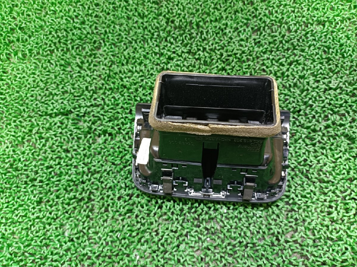 アウディ エアコン吹き出し口 A4アバント DBA-8KCDN, 2012 #hyj NSP207386