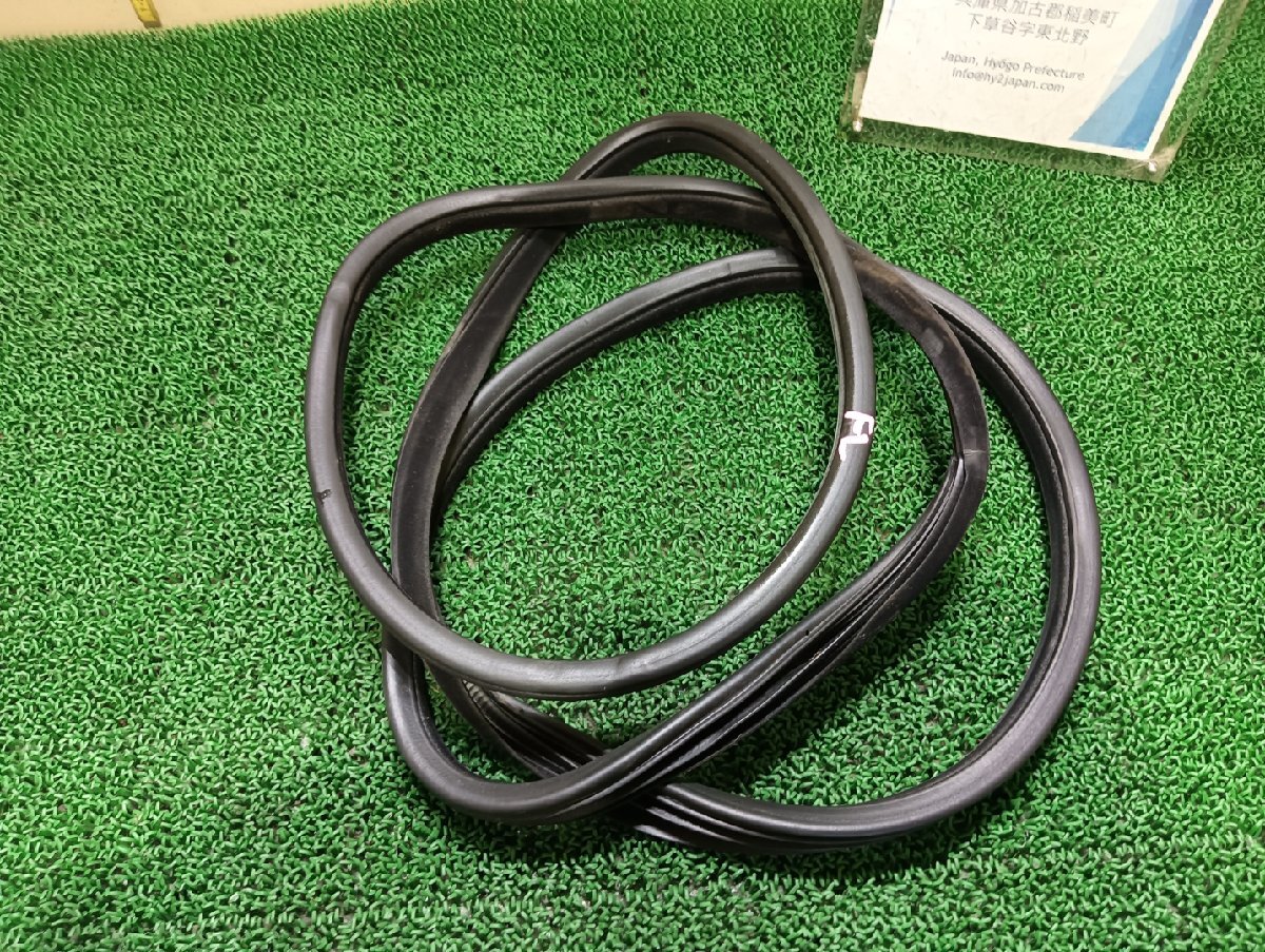 ボルボ 左 フロントドアウェザ―ストリップ V70 クロスカントリー CBA-SB5254AW, 2005 #hyj NSP209051