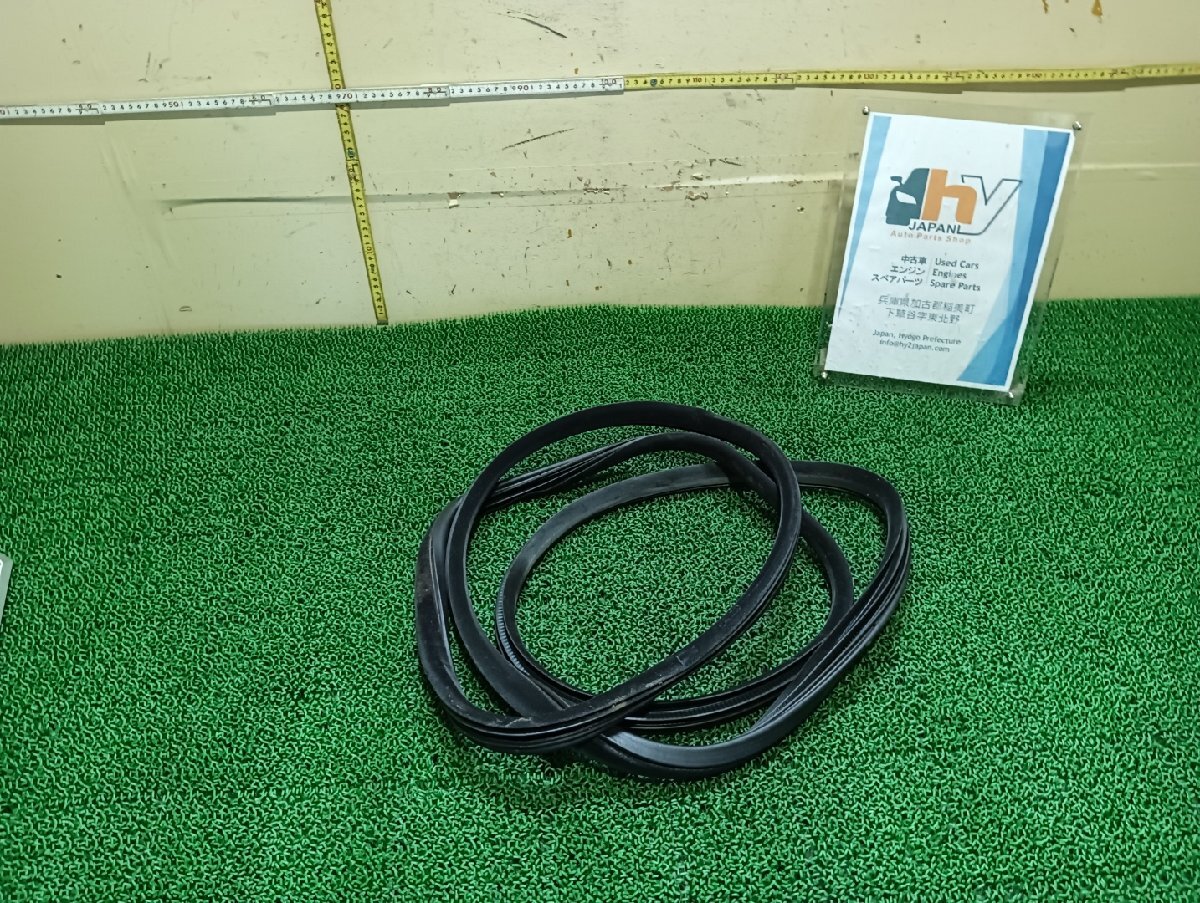 ボルボ 左 フロントドアウェザ―ストリップ V70 クロスカントリー CBA-SB5254AW, 2005 #hyj NSP209051
