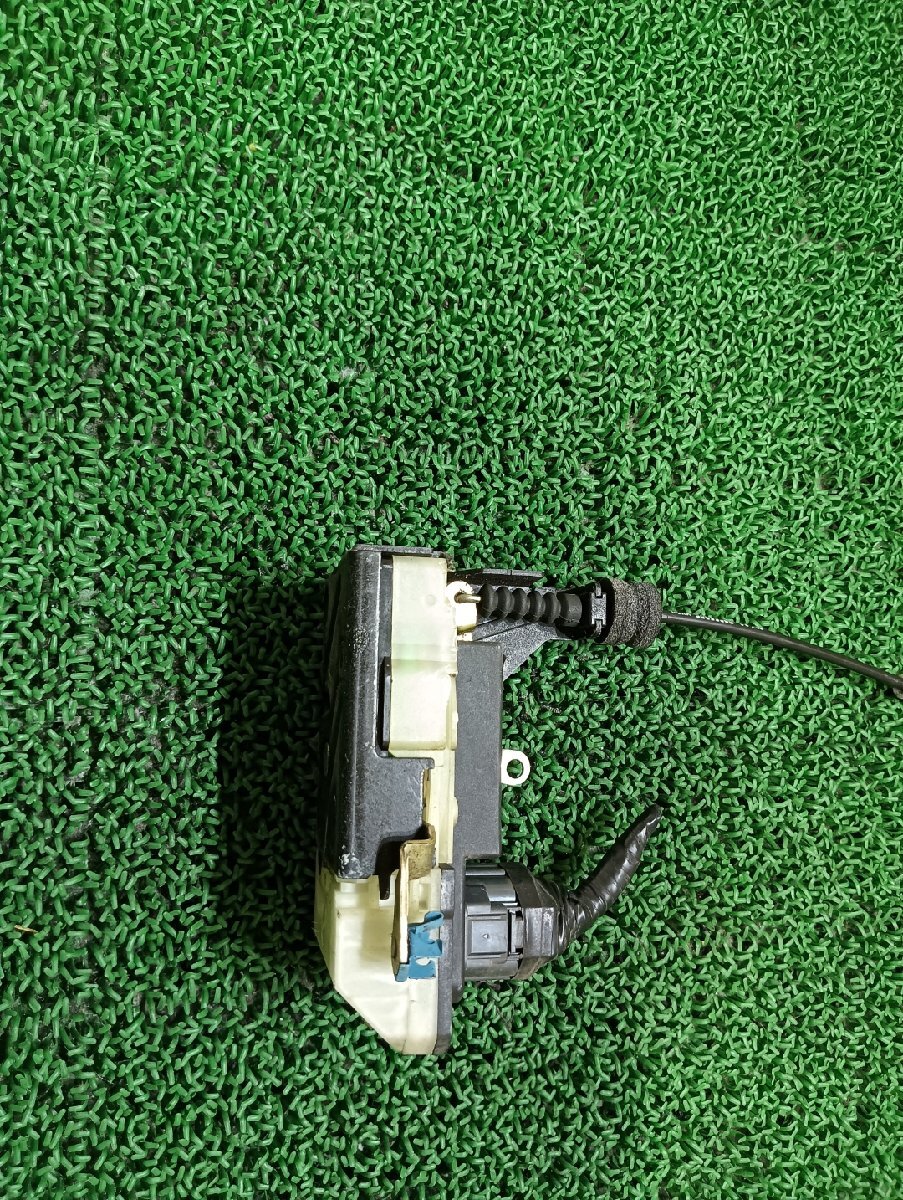 ボルボ 左フロントドアロック V70 クロスカントリー CBA-SB5254AW, 2005 #hyj NSP209111