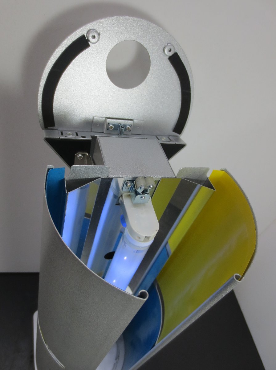 クリーンルーム用LED捕虫器 トレテーラLEDシルバー色 害虫駆除 クリーンルーム用LED捕虫器 トレテーラLEDシルバー色 害虫駆除
