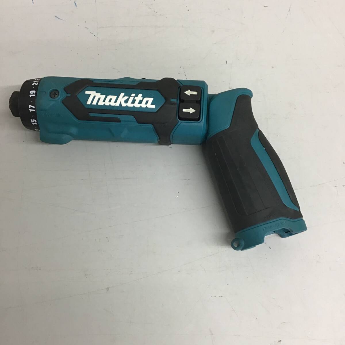 【中古品】★マキタ(makita) コードレスペンドリルドライバー DF012DZ